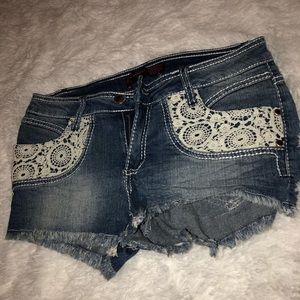 Jean shorts with lace